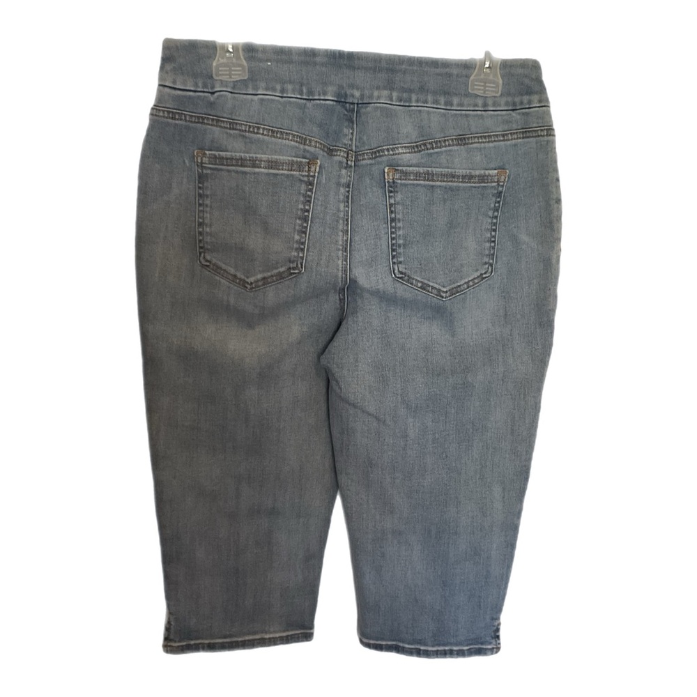 Chico's Sz 1.5 (Sz 10) Capri Jeans Pull On Light Wash 91% Cotton 2% Spandex - Picture 3 of 13